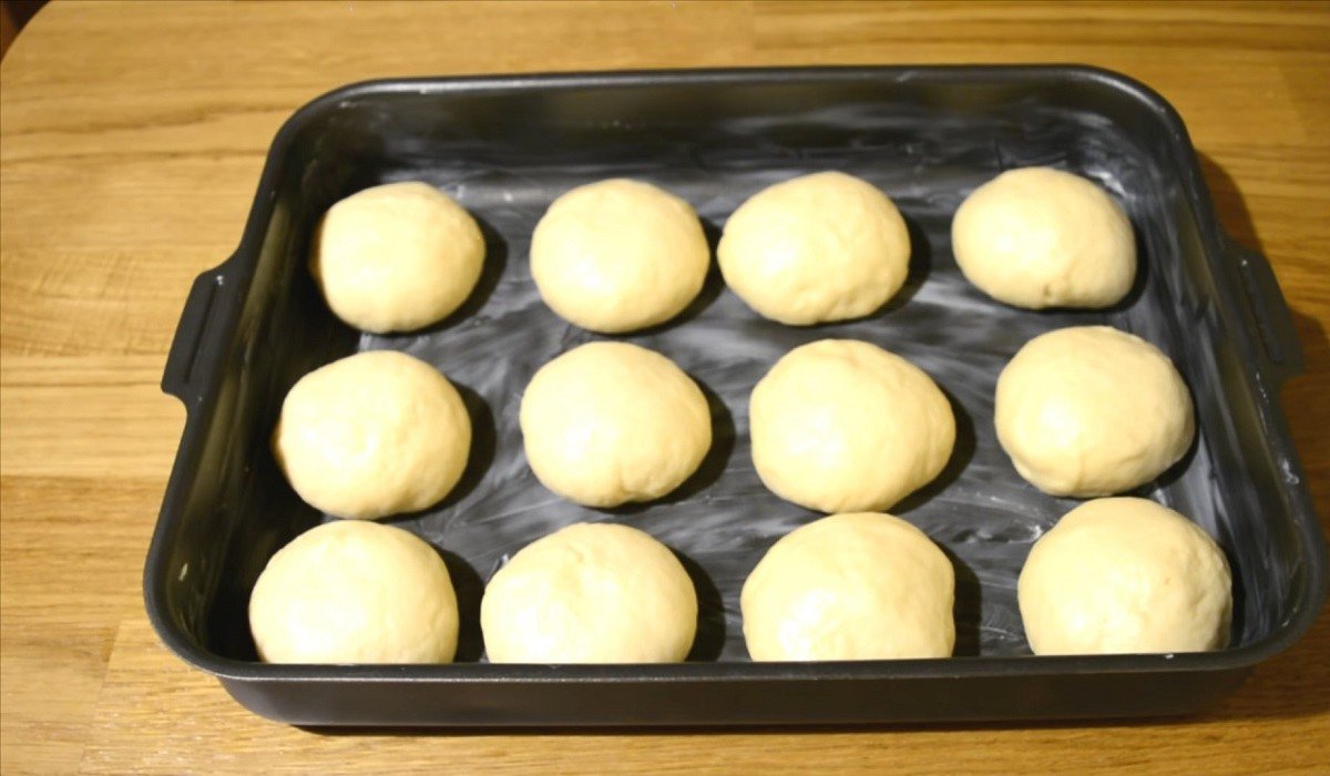 булочки на противне