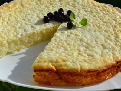 Творожно-рисовая запеканка с изюмом