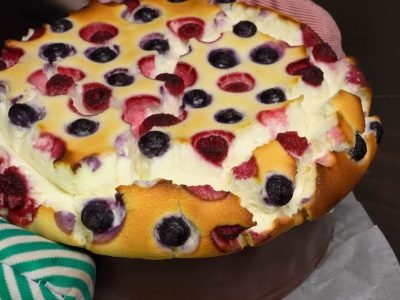 Творожно-ягодный пирог на песочном тесте