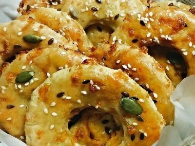 Творожные колечки с семечками: аппетитные домашние бублики