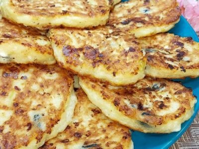 Детские творожные оладьи с яблоком