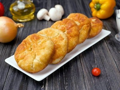 Творожные пирожки с грибами и базиликом