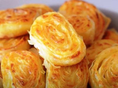 Творожные рулетики из слоеного теста