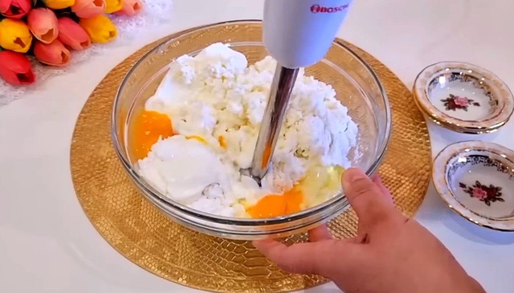 творожный пирог с персиками