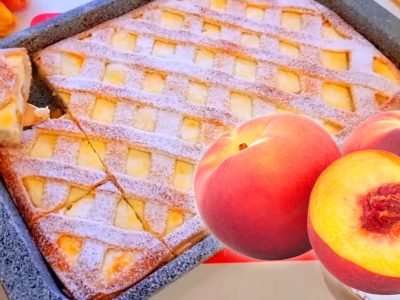 Творожный пирог с персиками