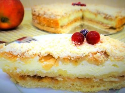 Многослойный творожный пирог с яблоками в духовке
