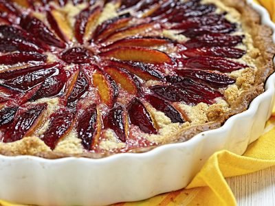 Творожный пирог со сливами