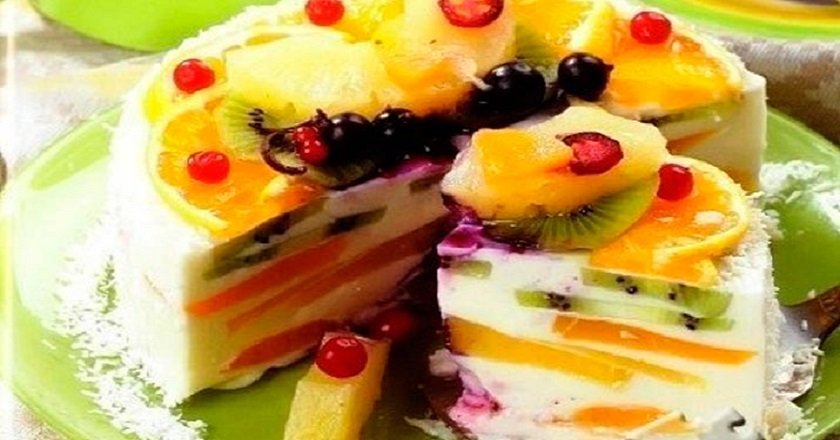 Рецепт: Торт желейный с фруктами - с печеньем