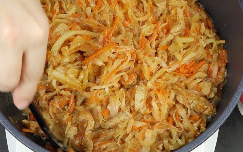 домашняя тушеная капуста