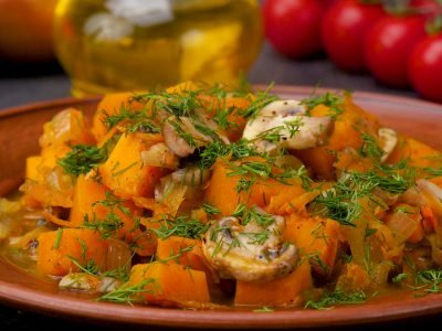 Тыква, тушеная с грибами
