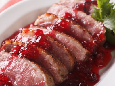 Утиная грудка под ягодным соусом