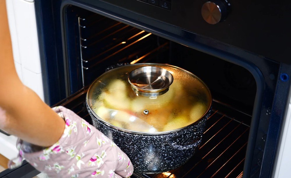 утка с яблоками