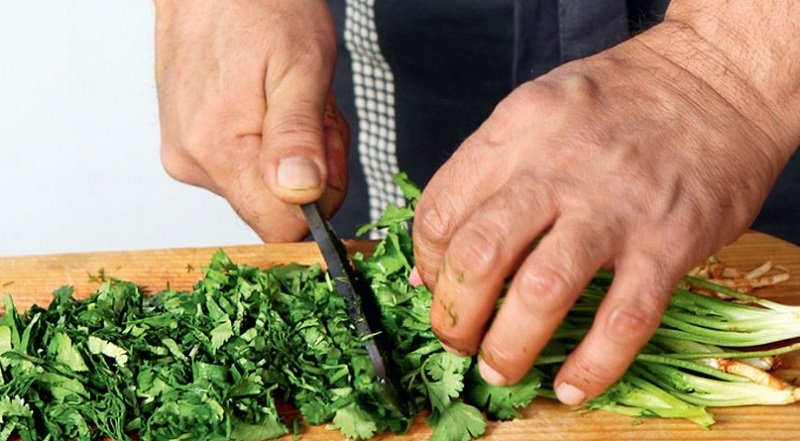 нарезать зелень