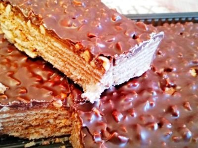 Вафельный торт с вареной сгущенкой и заварным кремом