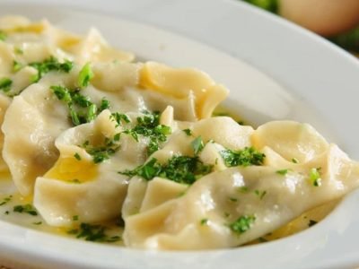 Домашние вареники с грибами и луком