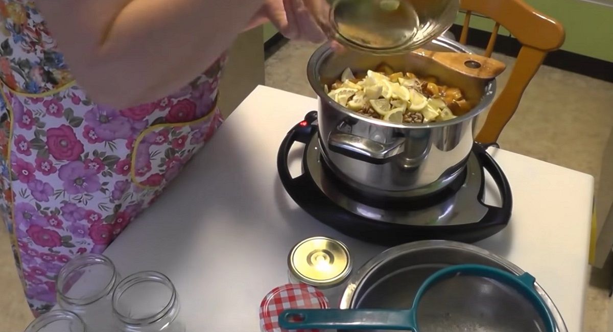 добавление орехов и лимона