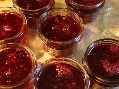 Варенье из красной смородины с изюмом