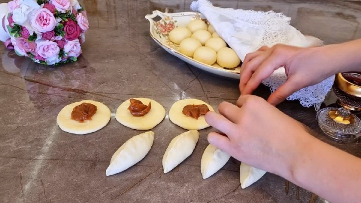 Вареные пирожки на молоке со сгущенкой - Со Вкусом