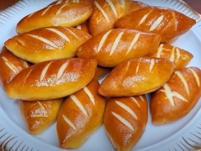 Вареные пирожки на молоке со сгущенкой