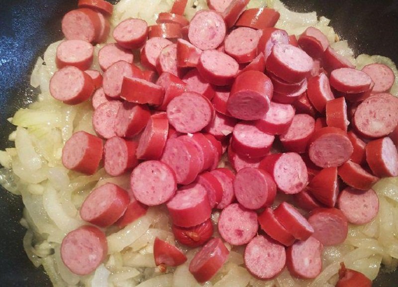 охотничьи колбаски на сковороде