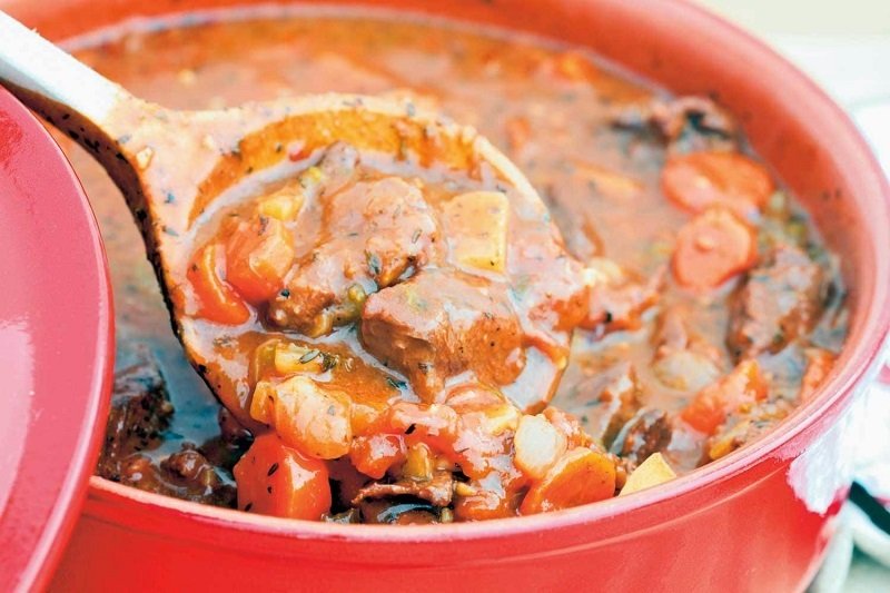 подача готового супа боб левеш