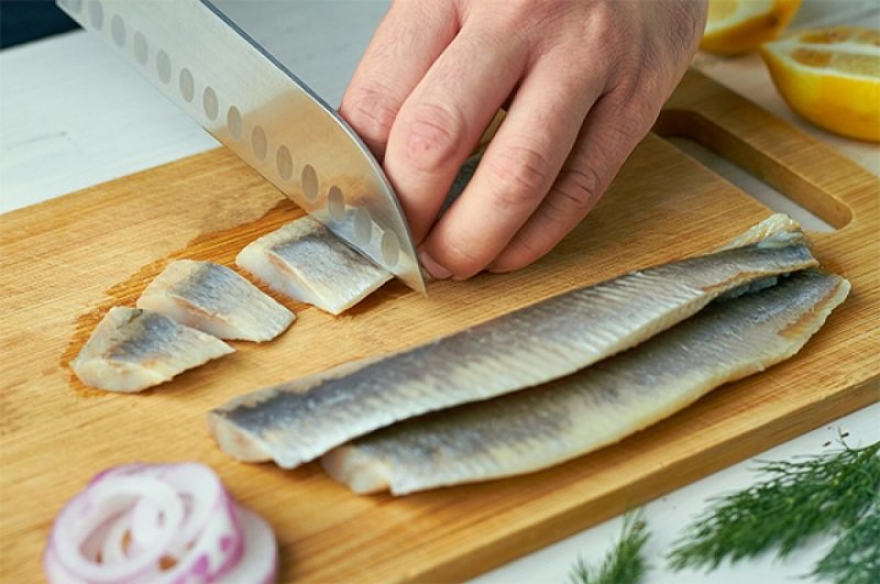 нарезка селедки