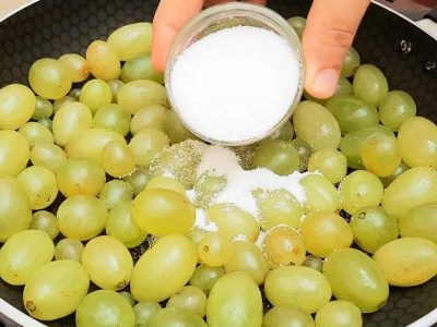 Виноградный пирог на сковороде