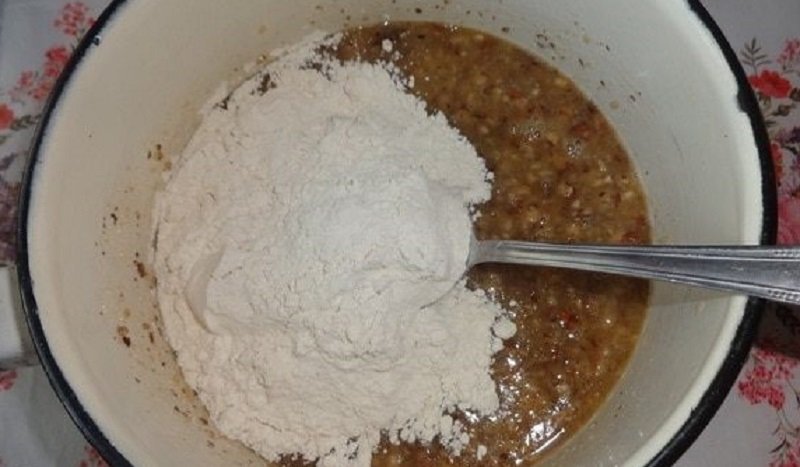 замесите тесто