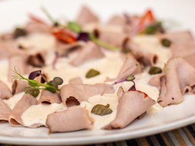 Итальянская закуска «Вителло тонато» на Рождество