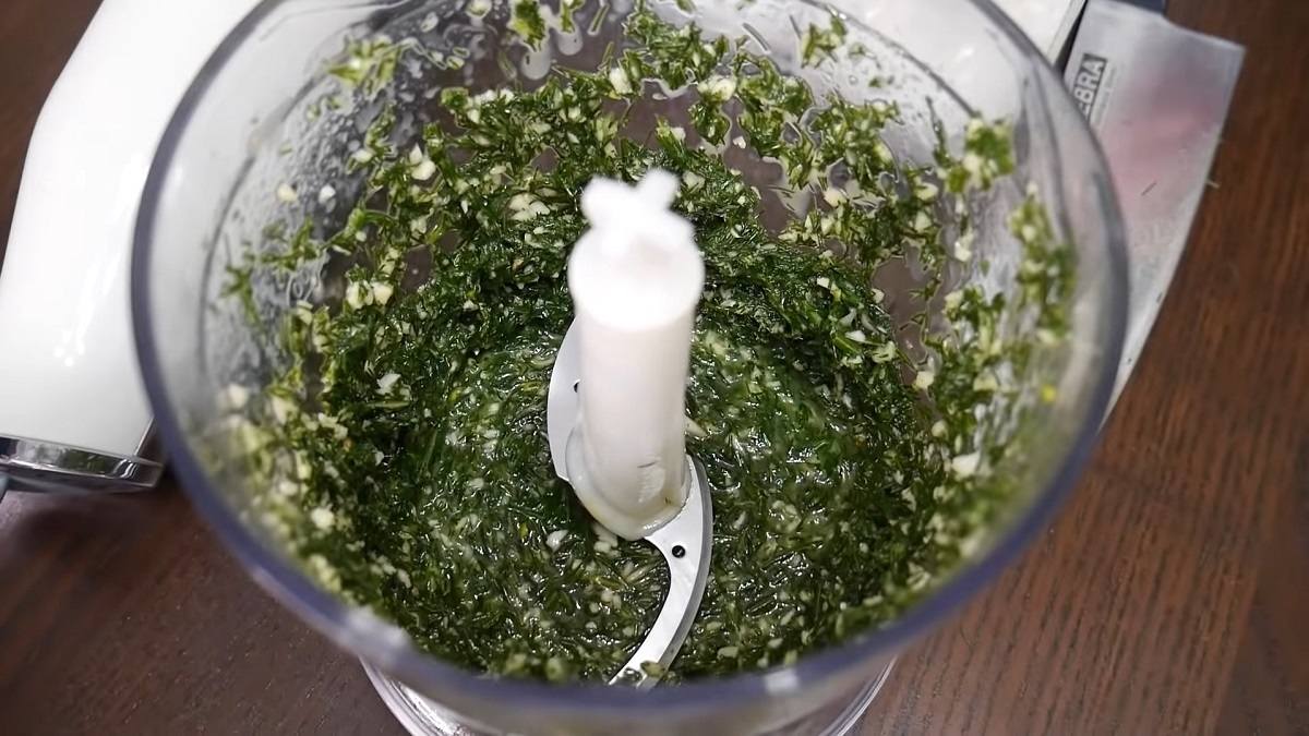 кашица из чеснока и укропа