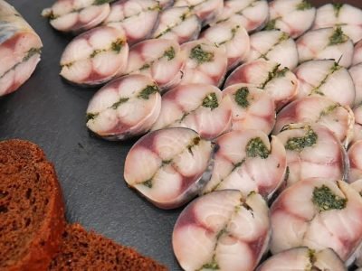 Вкусная малосольная скумбрия с зеленью