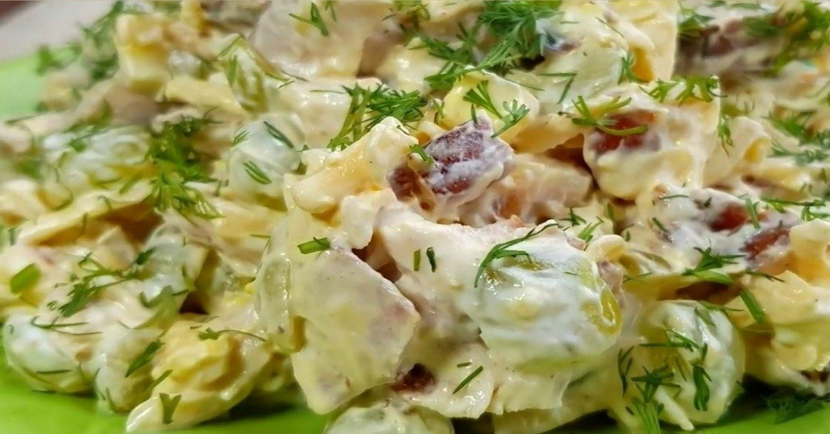 салат с виноградом