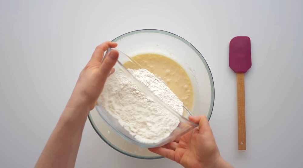 шарлотка с клубникой