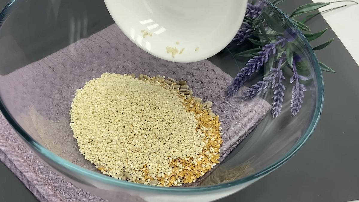 семена льна, кунжута и подсолнечника