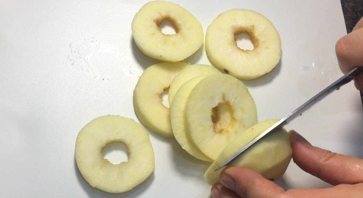 нарезание яблок