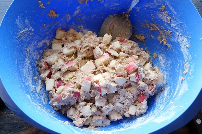 тесто с яблоками