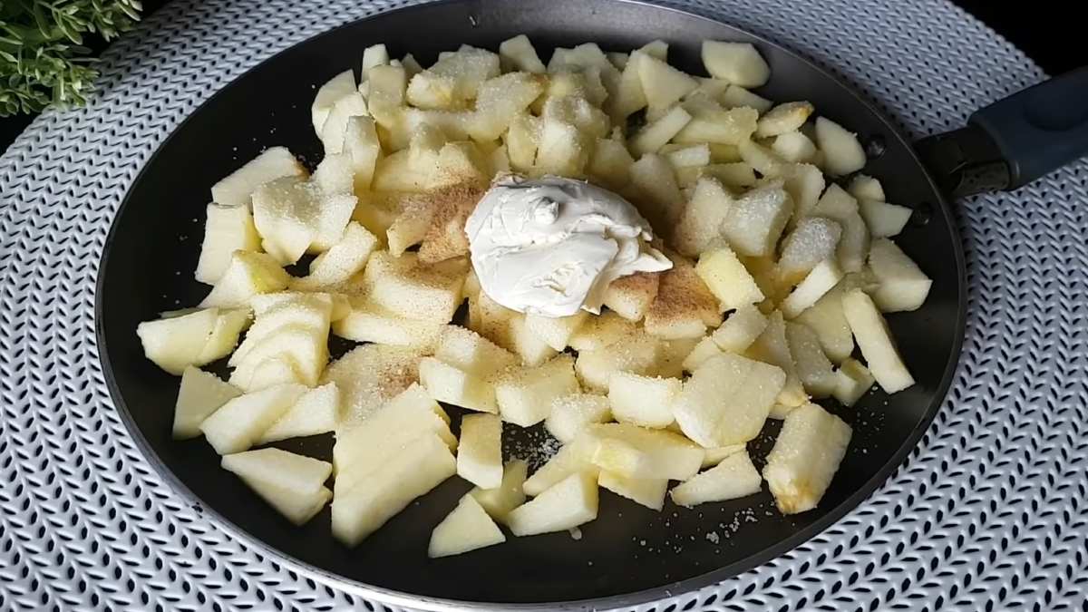 Яблочные пирожные: рецепт нежной выпечки - Со Вкусом