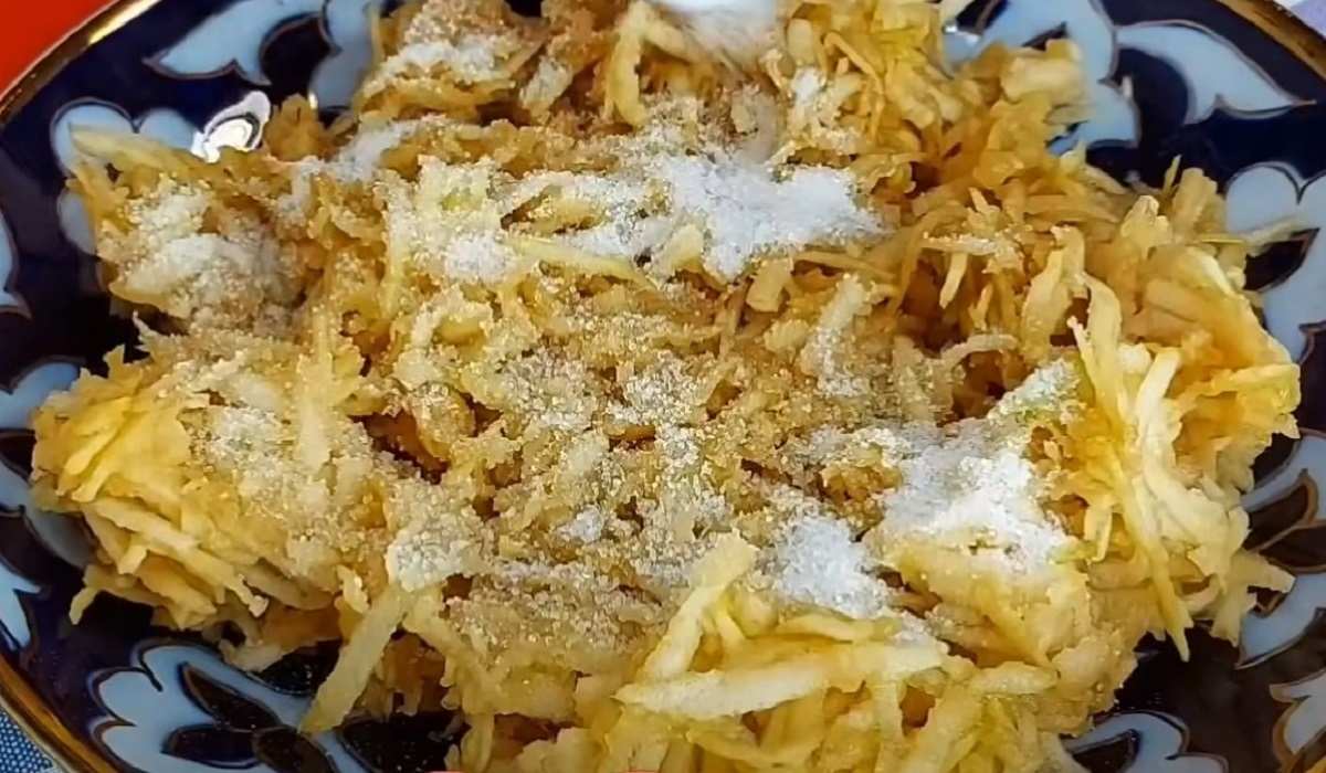 тертое яблоко с сахаром