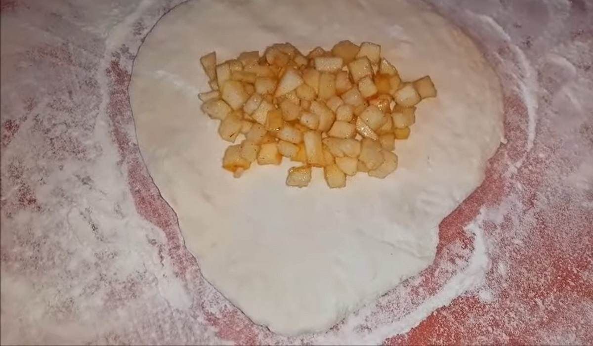 тесто с яблоками
