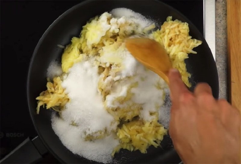 тушение яблок