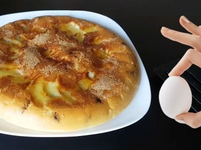 Простой яблочный пирог на сковороде