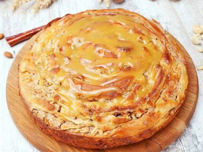 Яблочный пирог с карамелью