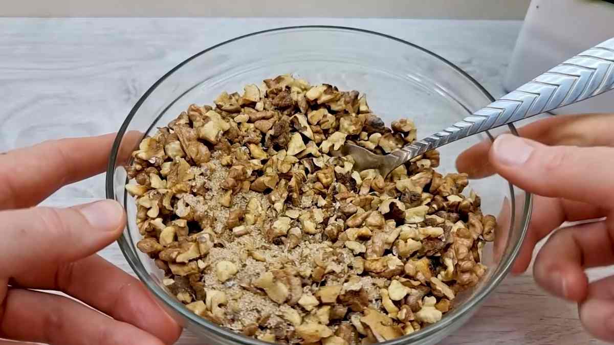 орехи с сахаром и корицей