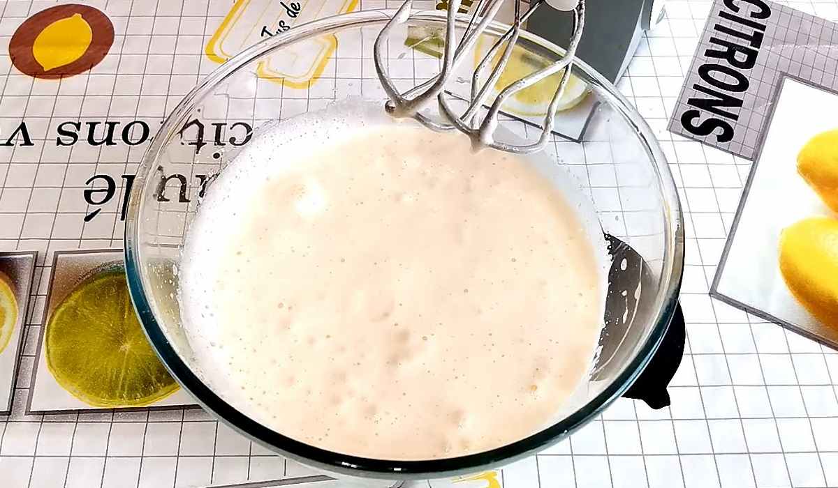 взбитые яйца с  сахаром