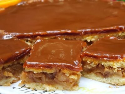 Яблочный пирог в карамели