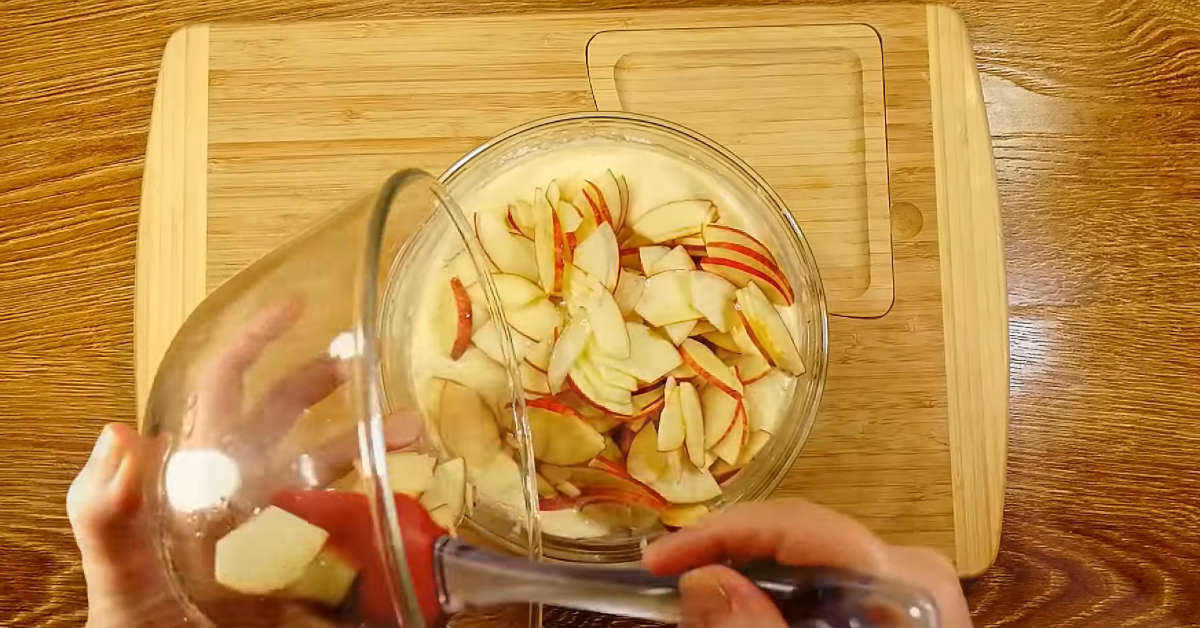 яблочный пирог на сковороде