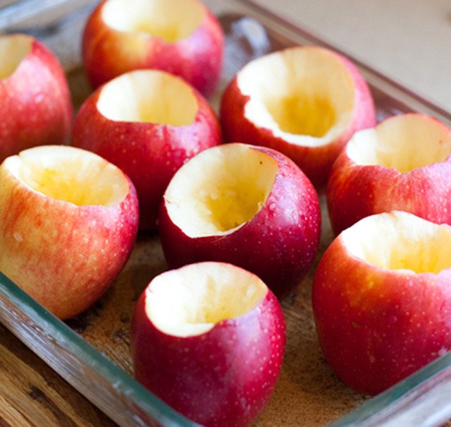 Яблоки с мёдом и изюмом