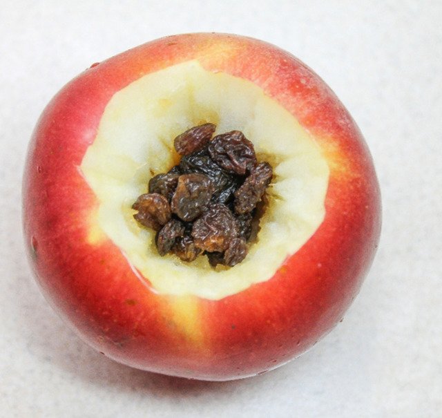 Яблоки с мёдом и изюмом