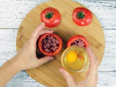 Яичница в помидоре