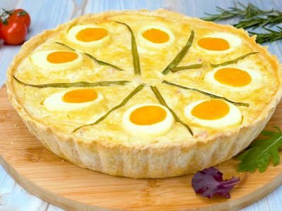 Яичный тарт с сыром и ветчиной